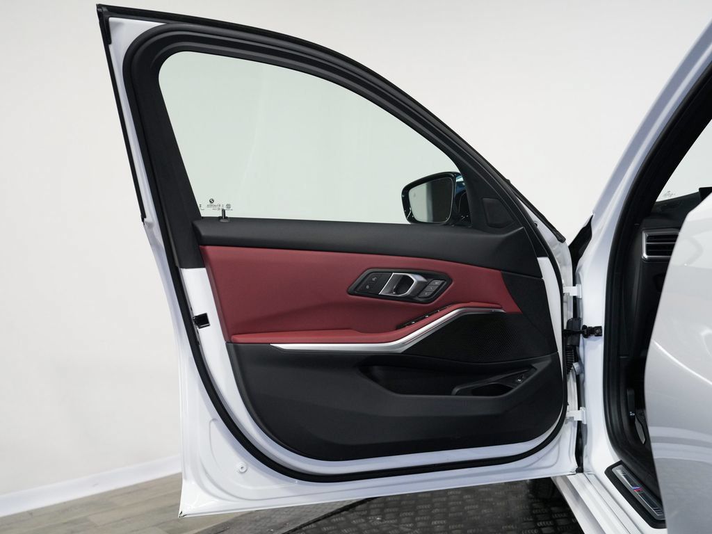 BMW 3 Series photo 10
