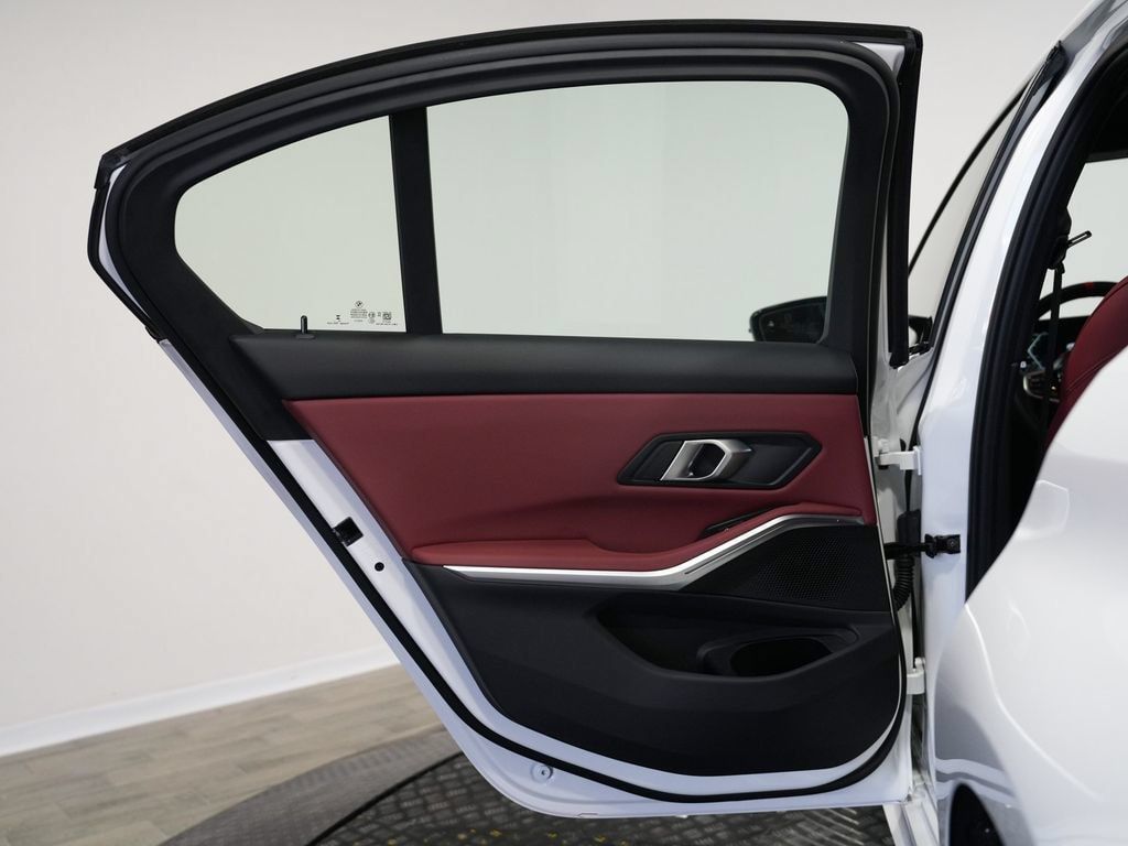 BMW 3 Series photo 13