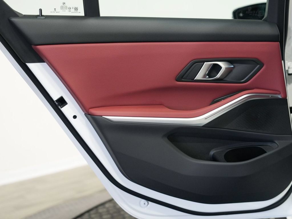 BMW 3 Series photo 14
