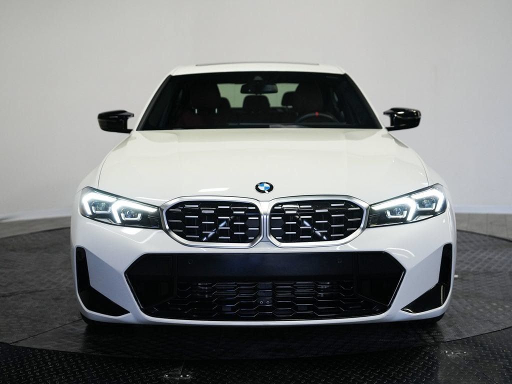 BMW 3 Series photo 2