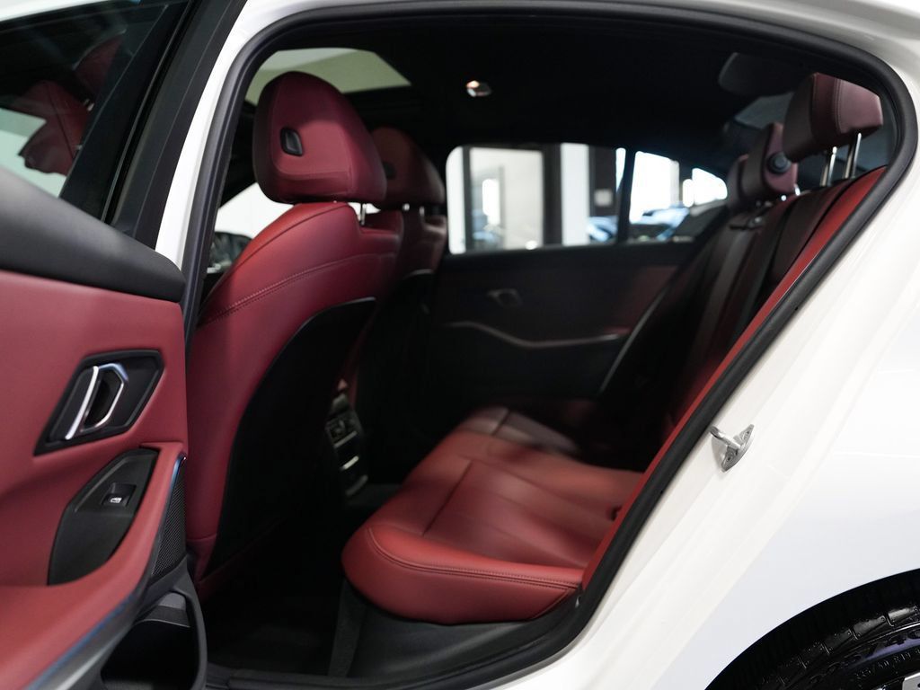 BMW 3 Series photo 35