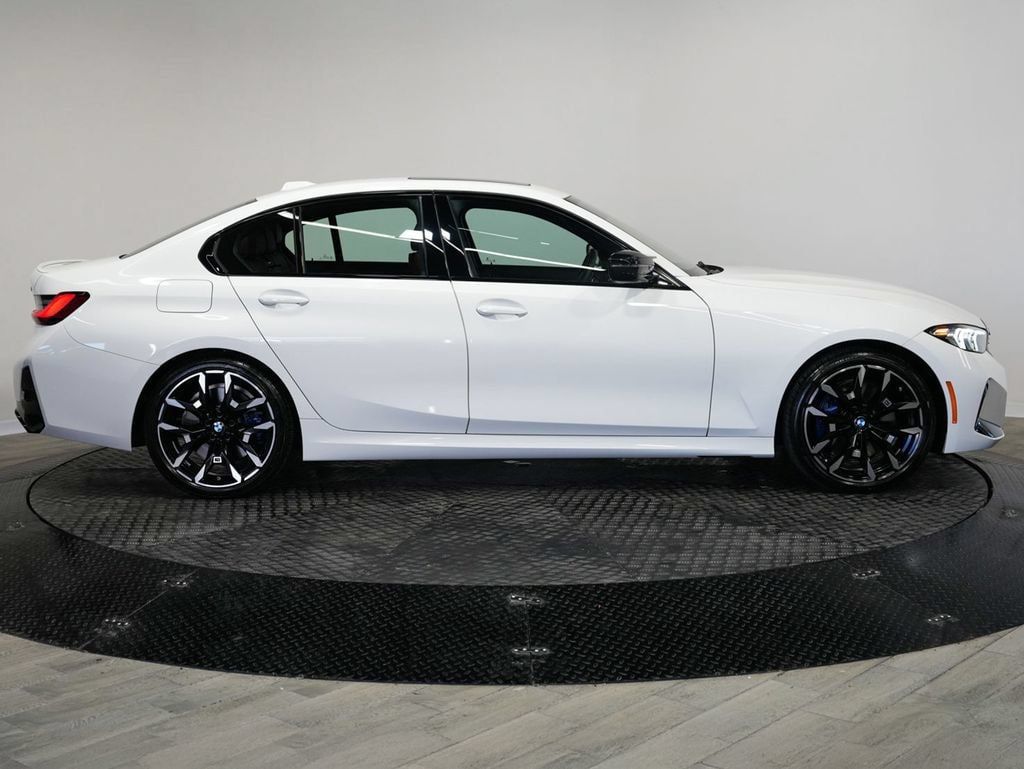 BMW 3 Series photo 5