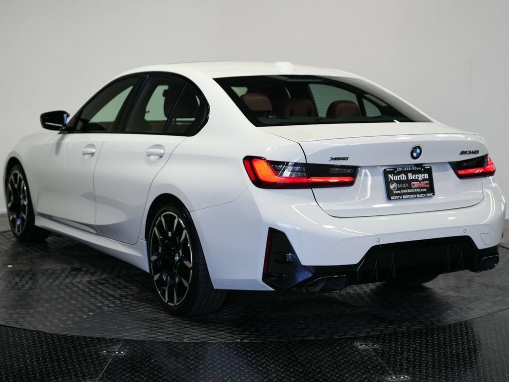 BMW 3 Series photo 6