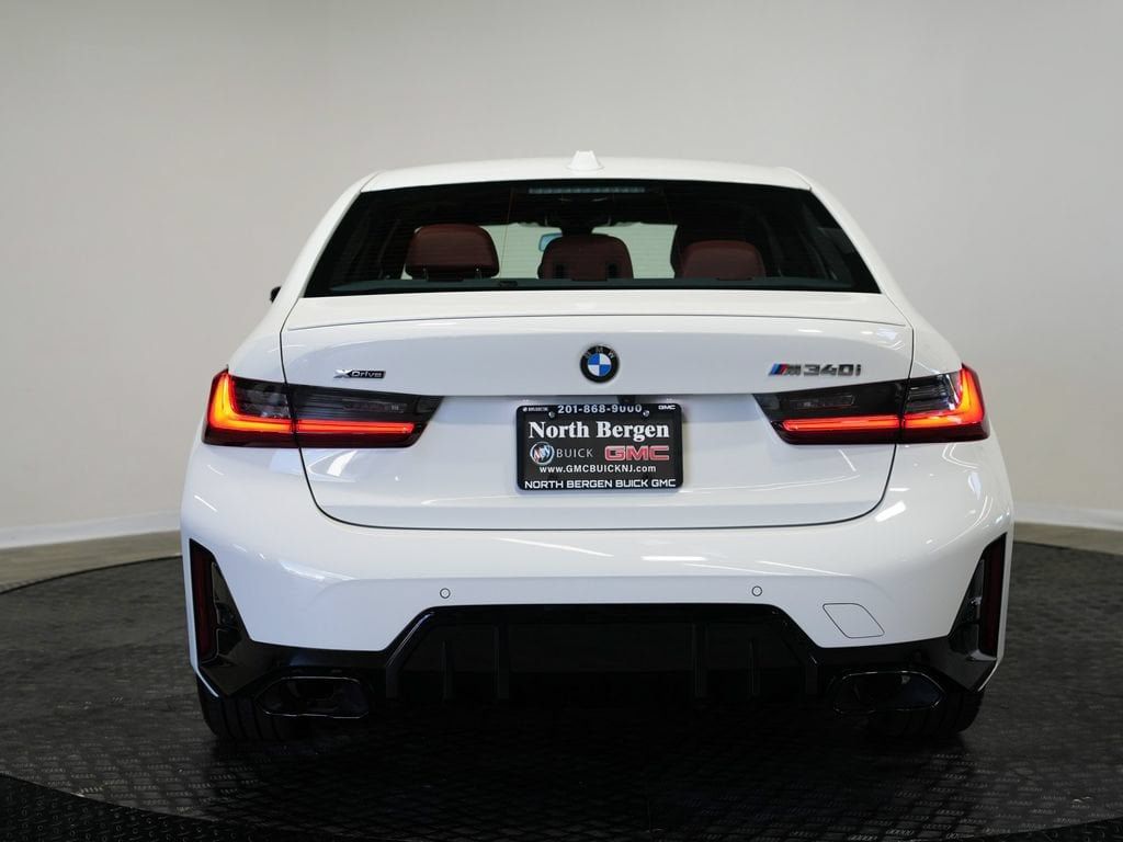 BMW 3 Series photo 7