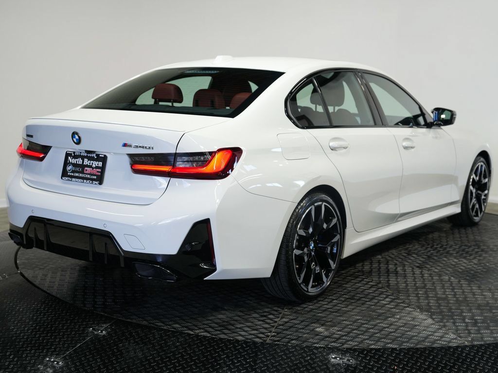 BMW 3 Series photo 8
