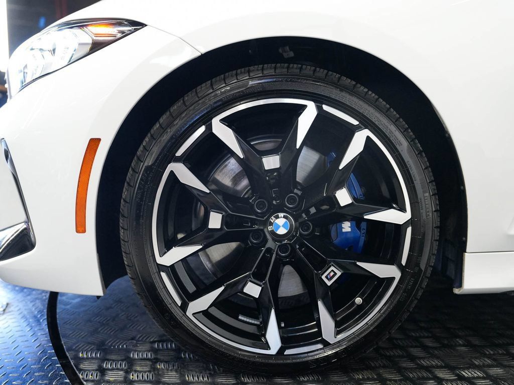 BMW 3 Series photo 9