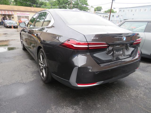 2026 BMW 5 Series 530i xDrive - 23061733 - 3