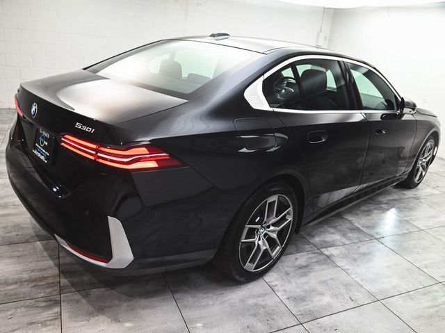 2026 BMW 5 Series 530i xDrive - 23003131 - 5
