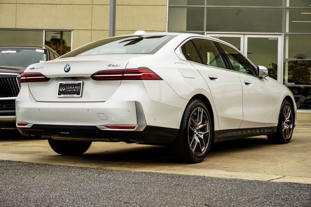 2026 BMW 5 Series 530i xDrive - 23007003 - 11