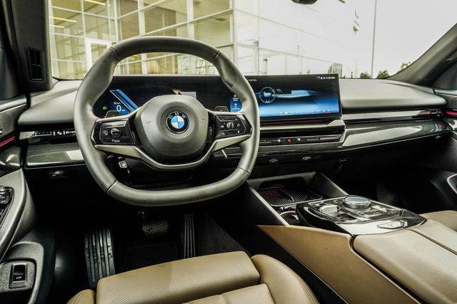 2026 BMW 5 Series 530i xDrive - 23007003 - 4