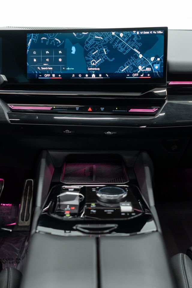 2026 BMW 5 Series 530i xDrive - 22969690 - 32