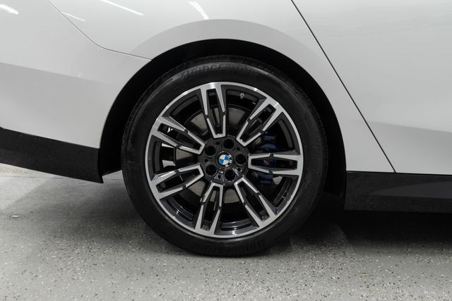 2026 BMW 5 Series 530i xDrive - 22969690 - 39