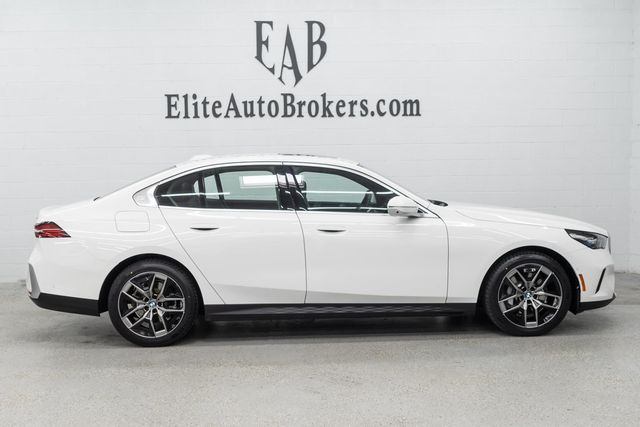 2026 BMW 5 Series 530i xDrive - 23050063 - 4