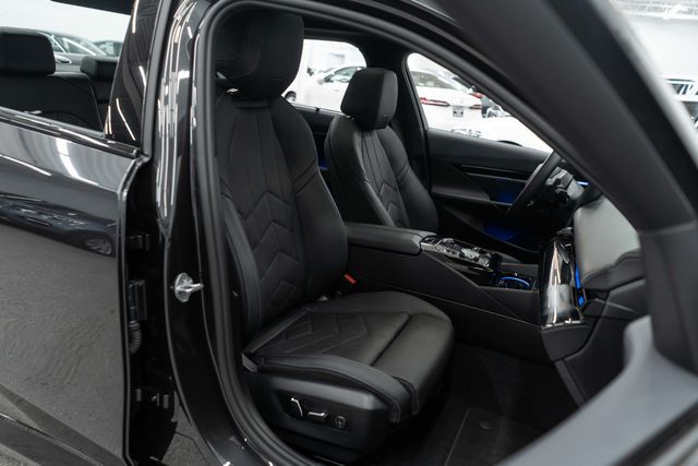 2026 BMW 5 Series 530i xDrive - 23050066 - 9