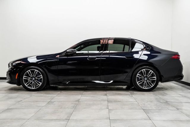 2026 BMW 5 Series 550e xDrive - 22999837 - 7