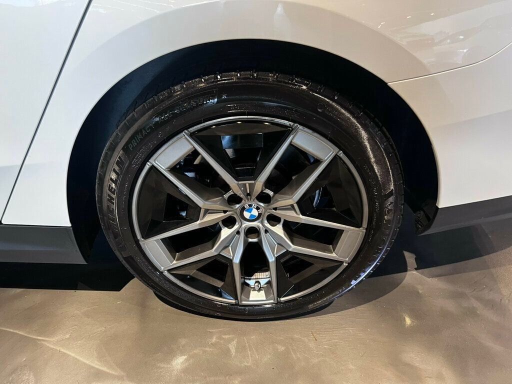 2026 BMW 5 Series AWD/Heads-UpDisplay/RemoteStart/SurroundView/HtdSteeringWheel - 23063764 - 10