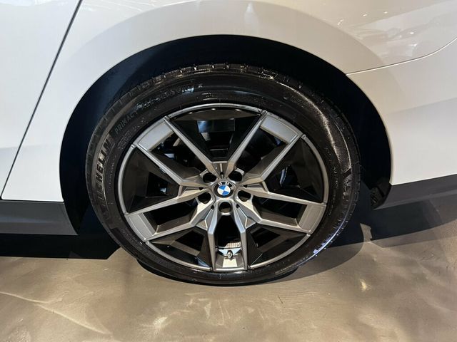 2026 BMW 5 Series AWD/Heads-UpDisplay/RemoteStart/SurroundView/HtdSteeringWheel - 23063764 - 10