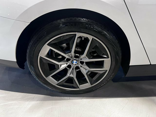 2026 BMW 5 Series AWD/Heads-UpDisplay/RemoteStart/SurroundView/HtdSteeringWheel - 23063764 - 11