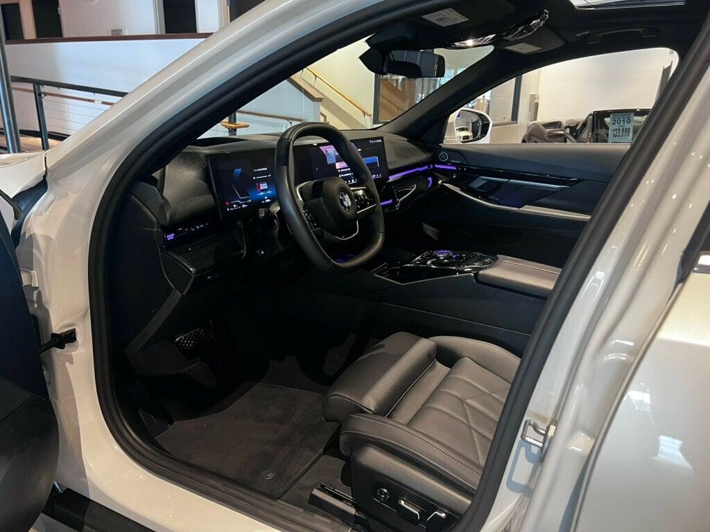 2026 BMW 5 Series AWD/Heads-UpDisplay/RemoteStart/SurroundView/HtdSteeringWheel - 23063764 - 14