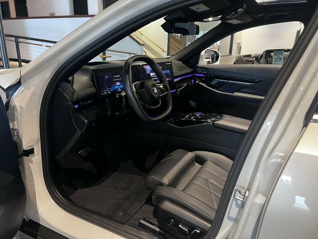 2026 BMW 5 Series AWD/Heads-UpDisplay/RemoteStart/SurroundView/HtdSteeringWheel - 23063764 - 14