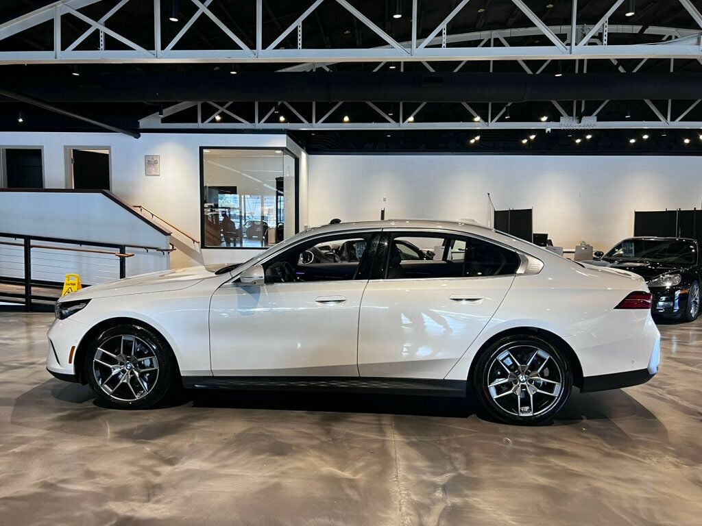 2026 BMW 5 Series AWD/Heads-UpDisplay/RemoteStart/SurroundView/HtdSteeringWheel - 23063764 - 1