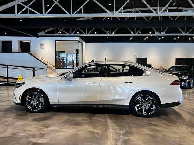 2026 BMW 5 Series AWD/Heads-UpDisplay/RemoteStart/SurroundView/HtdSteeringWheel - 23063764 - 1