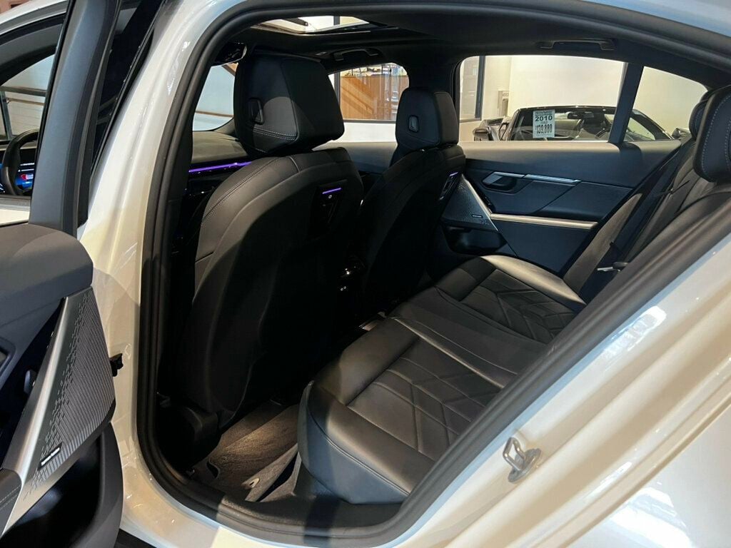 2026 BMW 5 Series AWD/Heads-UpDisplay/RemoteStart/SurroundView/HtdSteeringWheel - 23063764 - 21