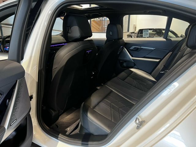 2026 BMW 5 Series AWD/Heads-UpDisplay/RemoteStart/SurroundView/HtdSteeringWheel - 23063764 - 21