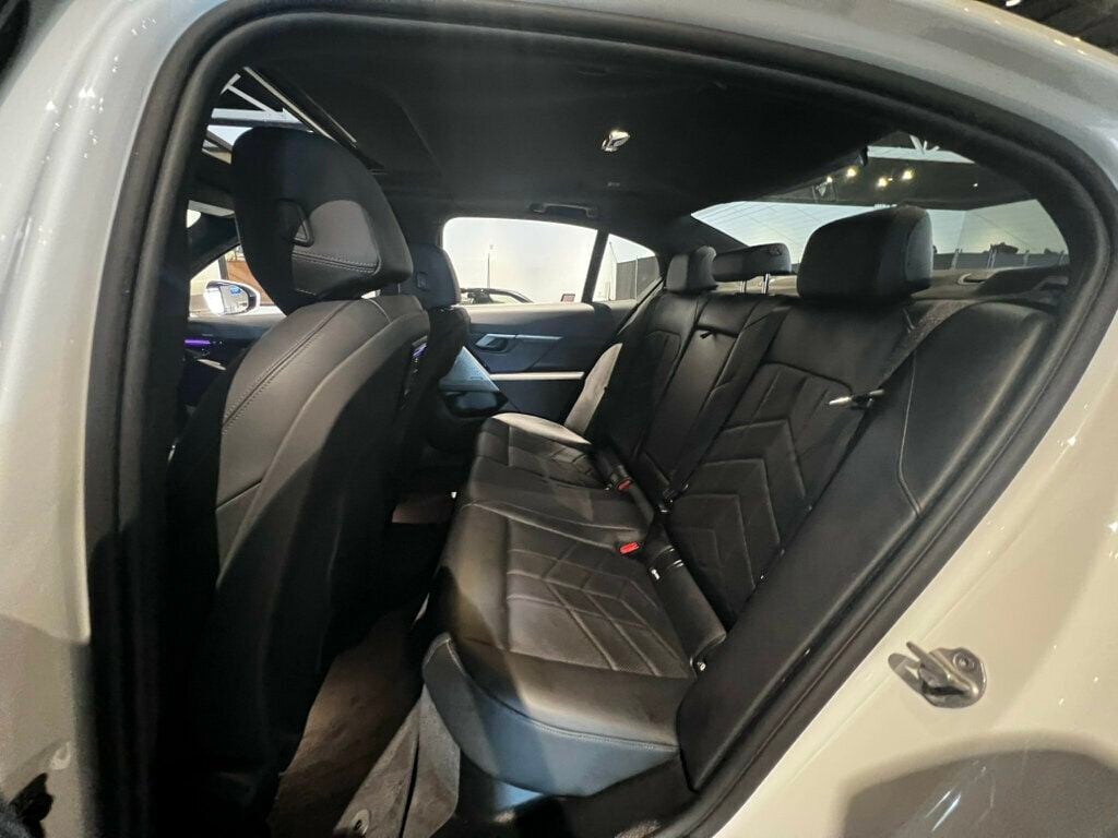 2026 BMW 5 Series AWD/Heads-UpDisplay/RemoteStart/SurroundView/HtdSteeringWheel - 23063764 - 22