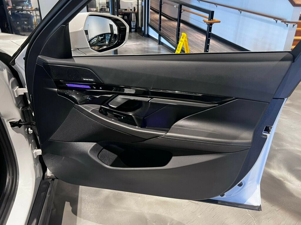 2026 BMW 5 Series AWD/Heads-UpDisplay/RemoteStart/SurroundView/HtdSteeringWheel - 23063764 - 27