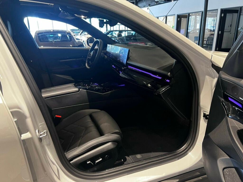 2026 BMW 5 Series AWD/Heads-UpDisplay/RemoteStart/SurroundView/HtdSteeringWheel - 23063764 - 28