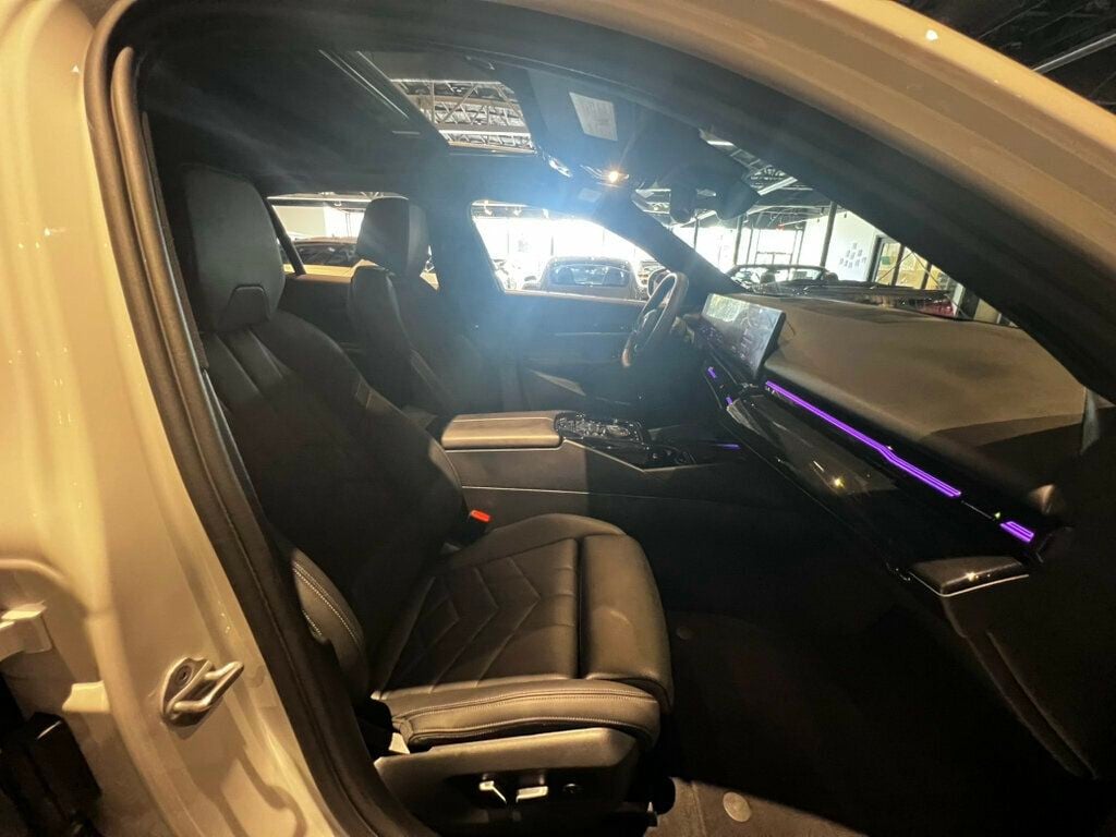 2026 BMW 5 Series AWD/Heads-UpDisplay/RemoteStart/SurroundView/HtdSteeringWheel - 23063764 - 29