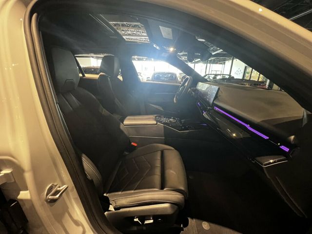 2026 BMW 5 Series AWD/Heads-UpDisplay/RemoteStart/SurroundView/HtdSteeringWheel - 23063764 - 29