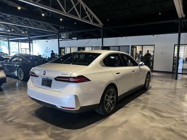 2026 BMW 5 Series AWD/Heads-UpDisplay/RemoteStart/SurroundView/HtdSteeringWheel - 23063764 - 4