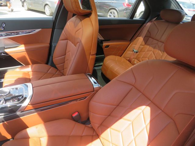 2026 BMW 7 Series 740i xDrive - 23061401 - 9