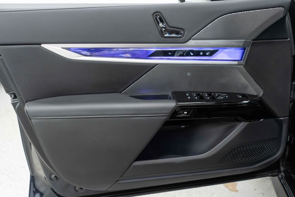BMW 7 Series photo 16