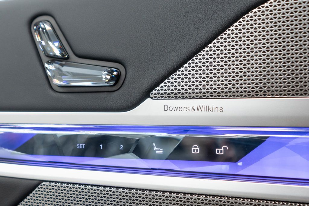BMW 7 Series photo 17