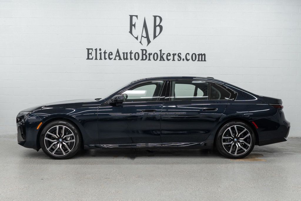 BMW 7 Series photo 2