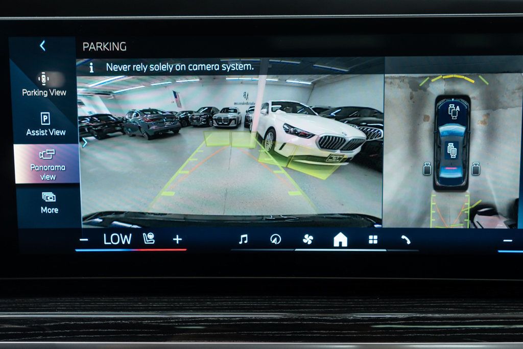 BMW 7 Series photo 24