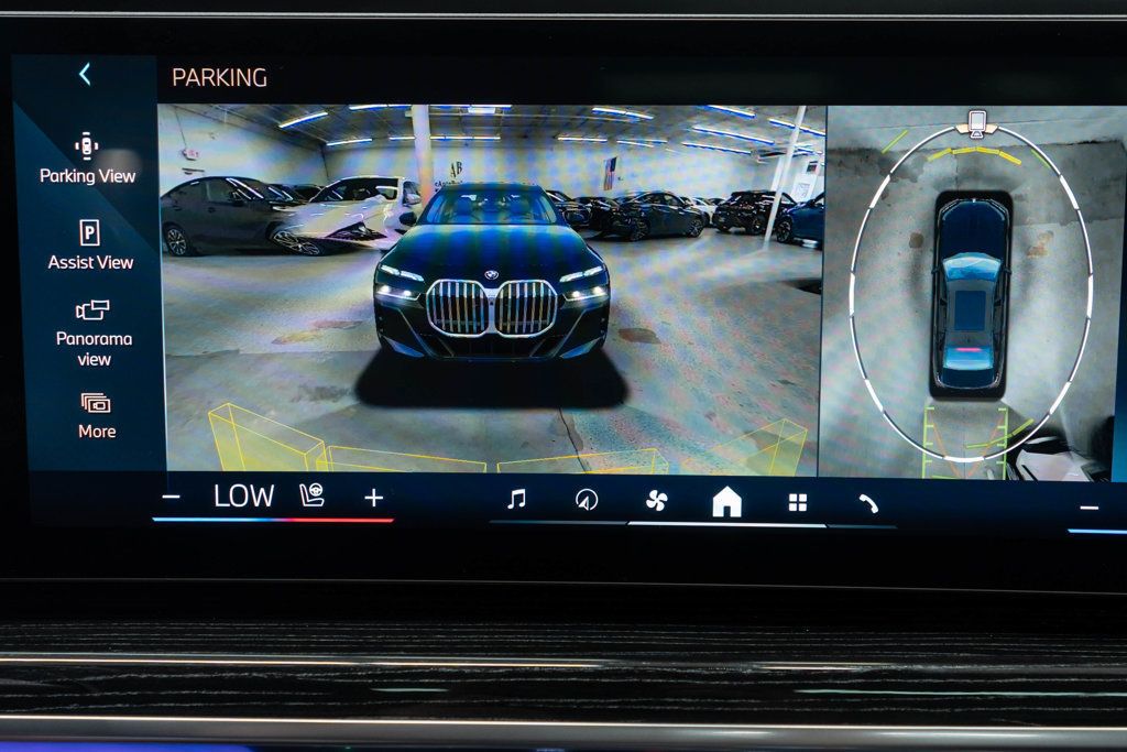 BMW 7 Series photo 25