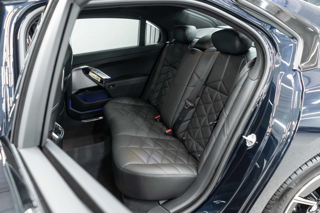 BMW 7 Series photo 40