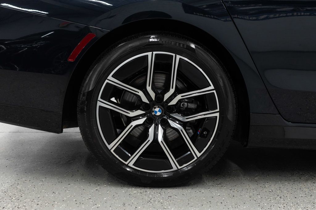 BMW 7 Series photo 44