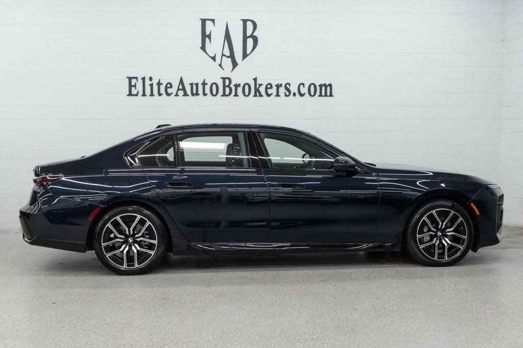 BMW 7 Series photo 5