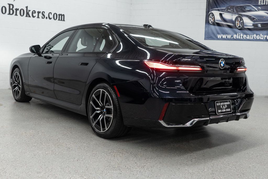 BMW 7 Series photo 6