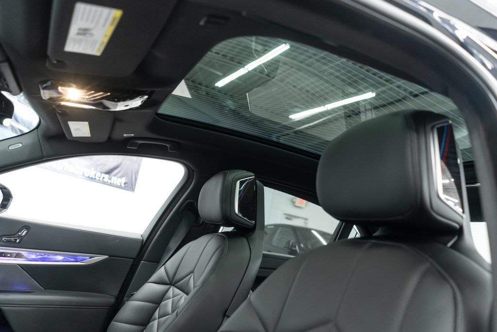 BMW 7 Series photo 8