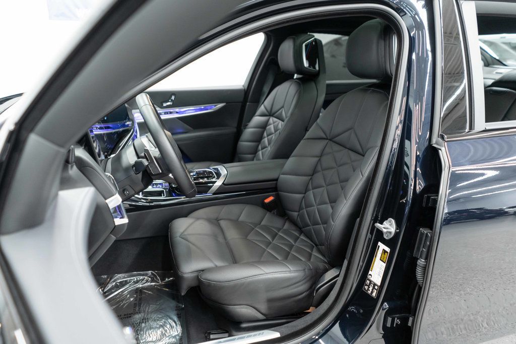 BMW 7 Series photo 9