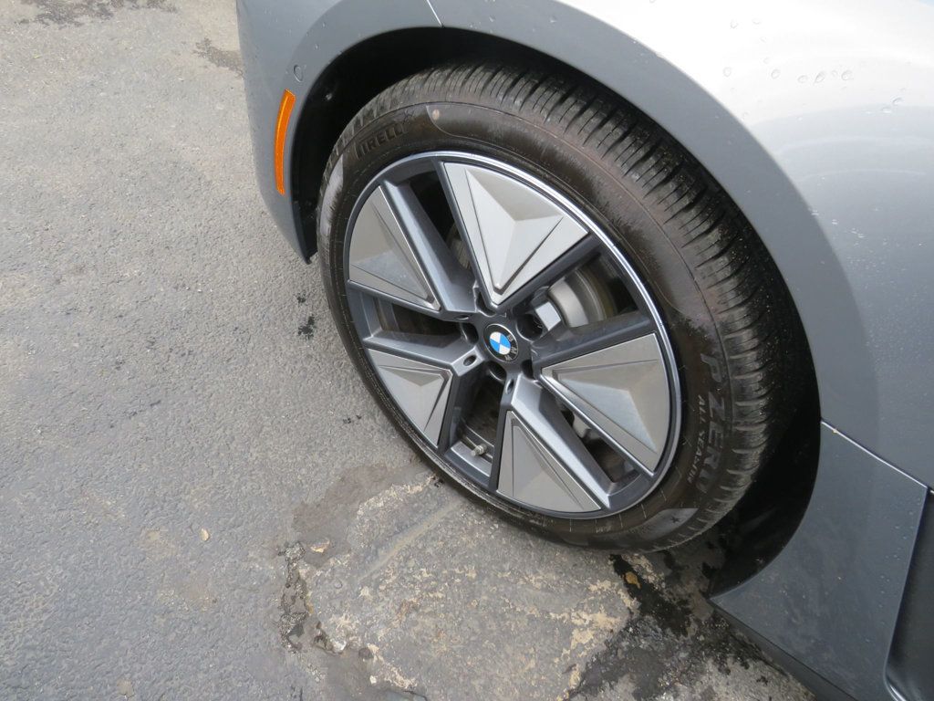 BMW i4 photo 14