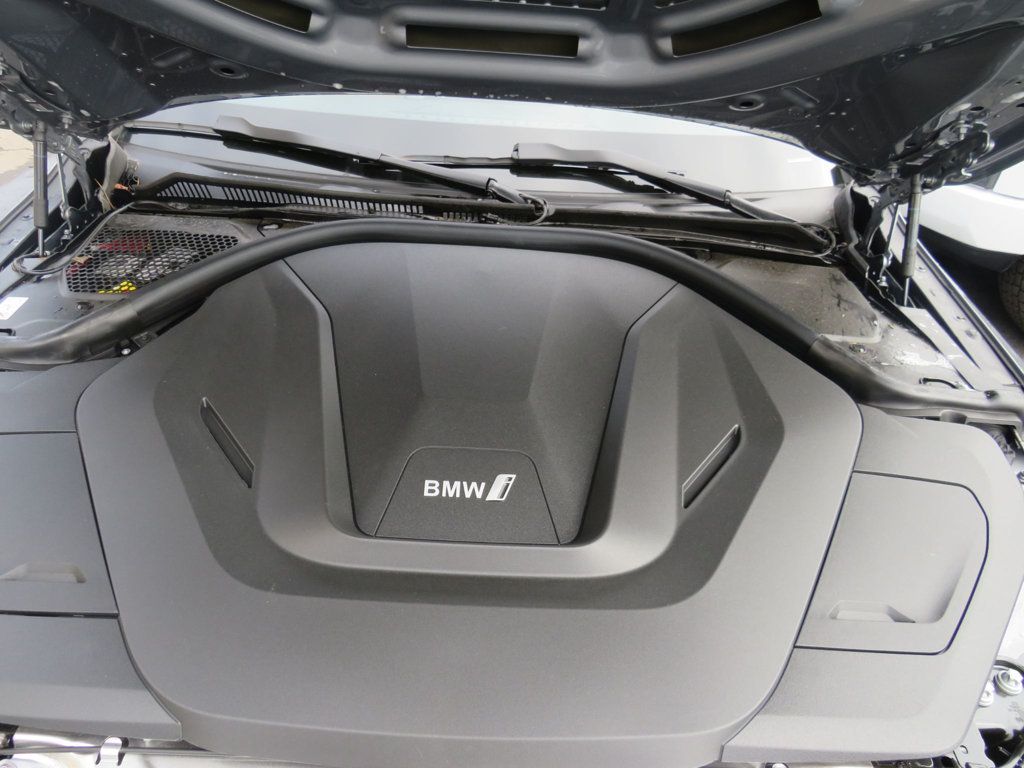 BMW i4 photo 17