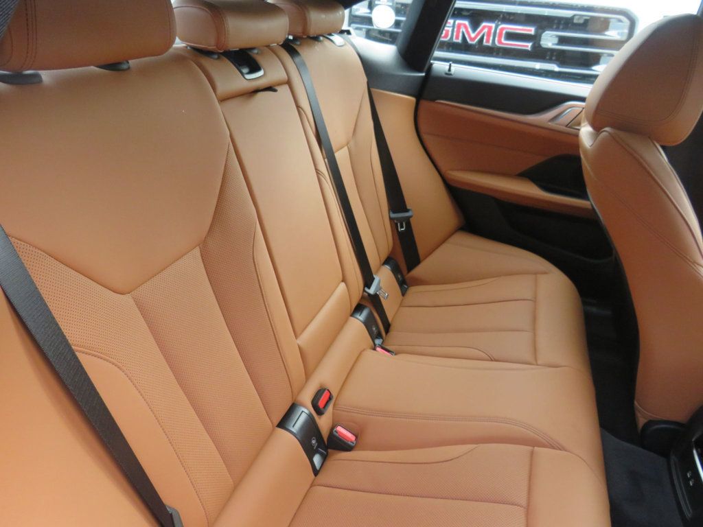 BMW i4 photo 19