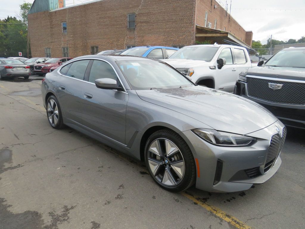 BMW i4 photo 2
